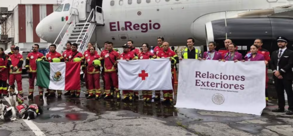 Rescatistas mexicanos en Venezuela