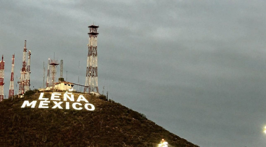 El Cerro de la Memoria ilumina un mensaje de apoyo a la Selección Mexicana