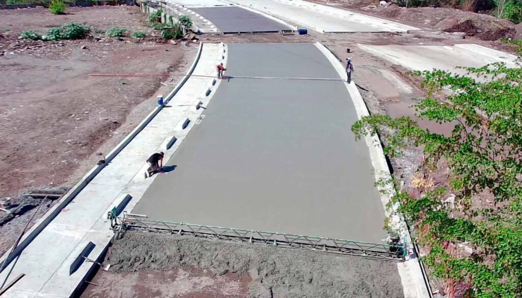 Colocación de concreto en Bulevar Agricultores de Culiacán