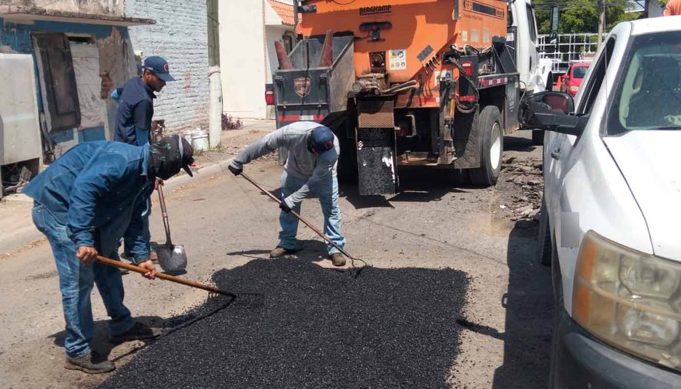 Comun intensifica bacheo en Los Mochis