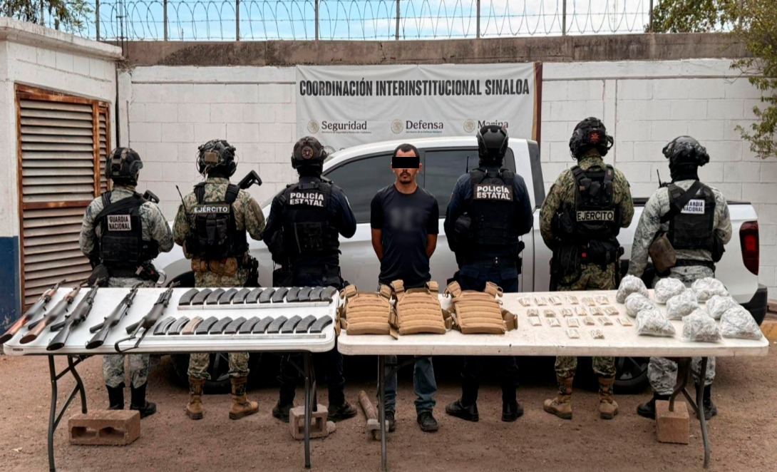 Con fusiles, chalecos tácticos y mariguana detienen a sujeto a bordo de una camioneta en Navolato