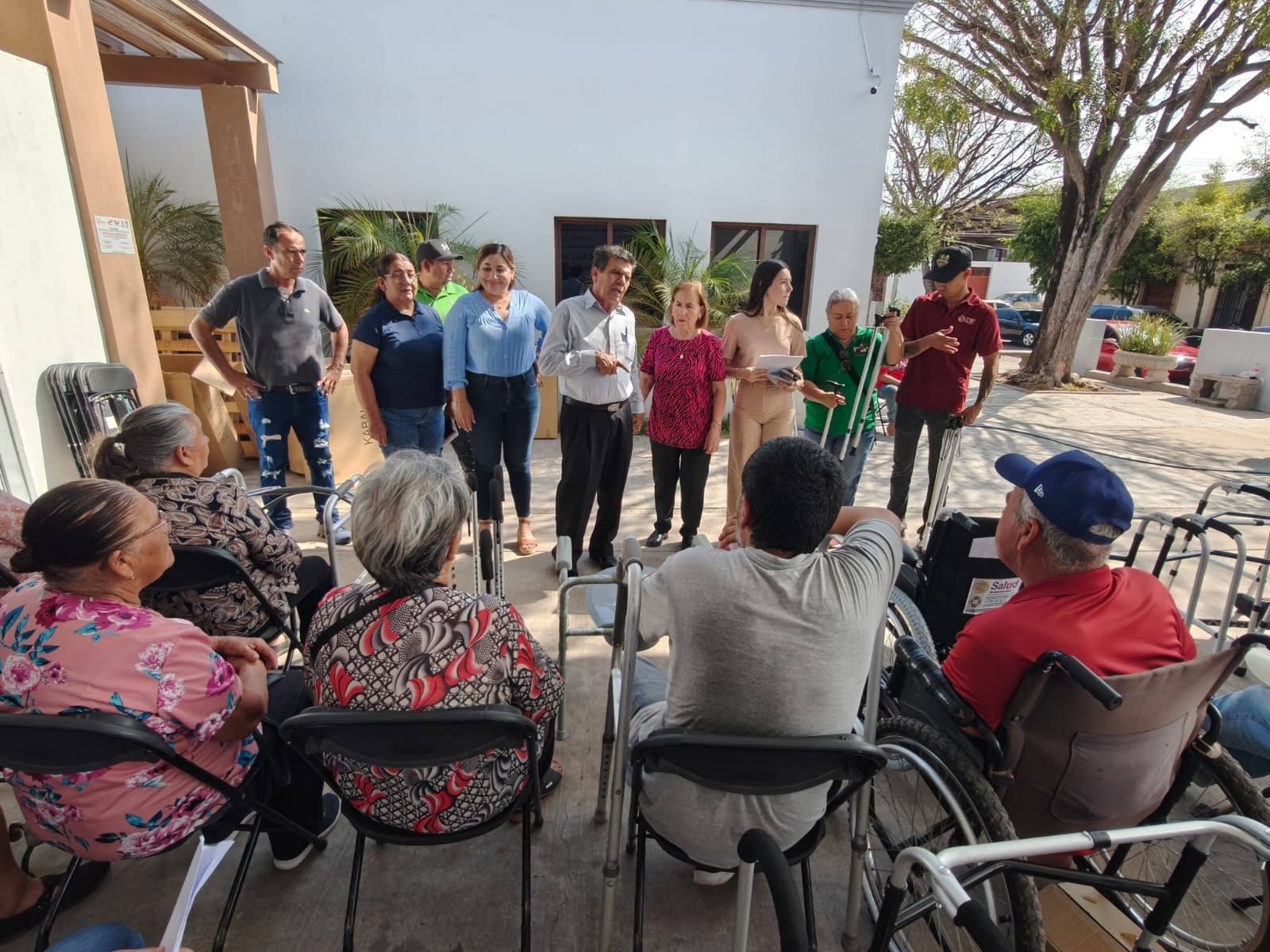 Entrega de aparatos funcionales por parte del DIF Mocorito.