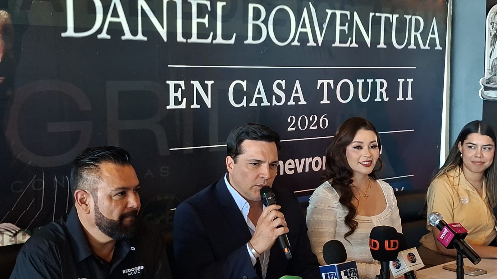 Rueda de prensa de un concierto, con el cantante brasileño Daniel Boaventura