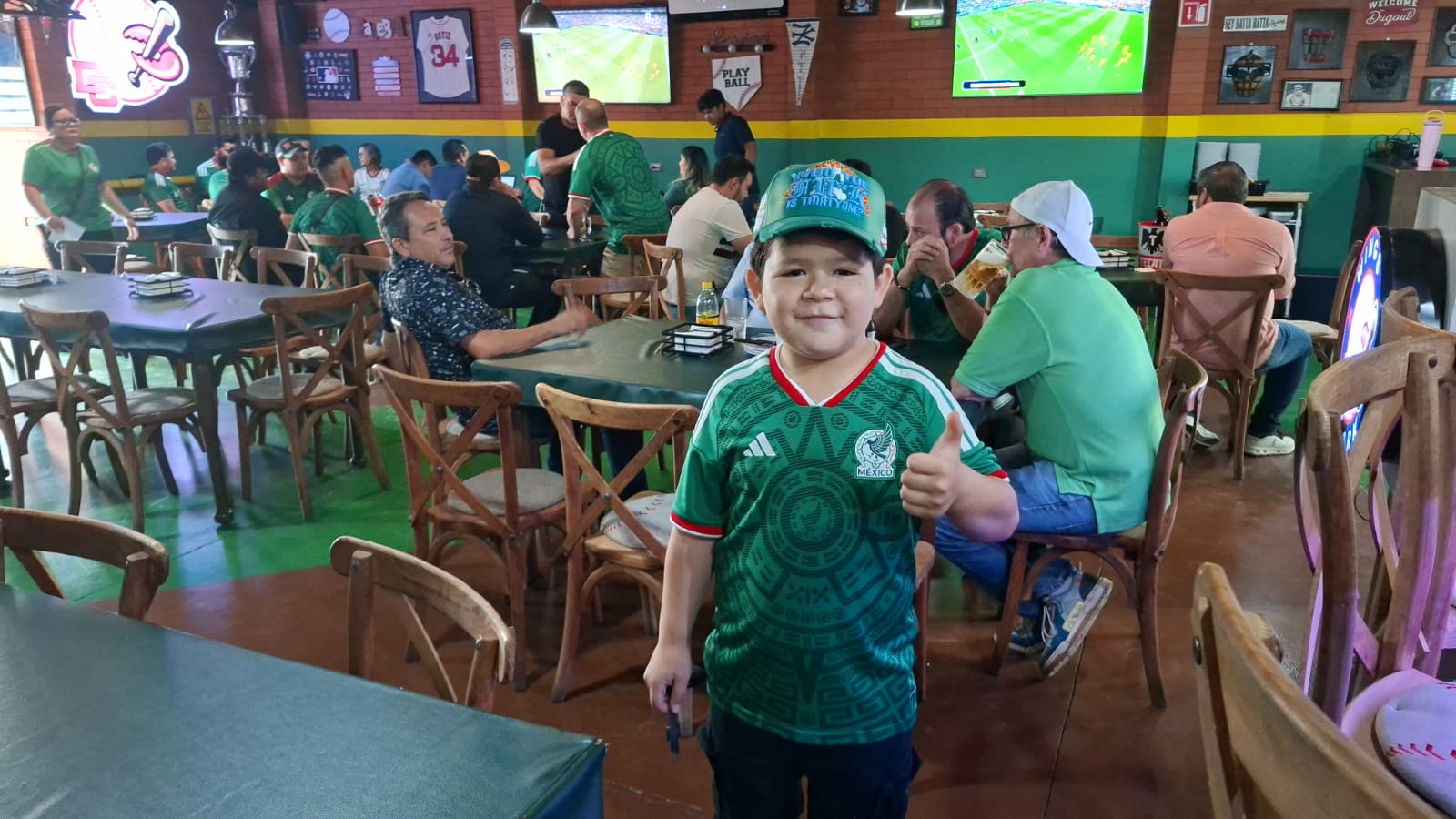 Dieguito con su jersey de la selección mexicana.