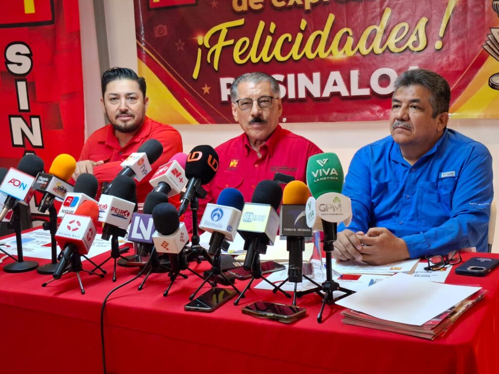 Personas en una rueda de prensa