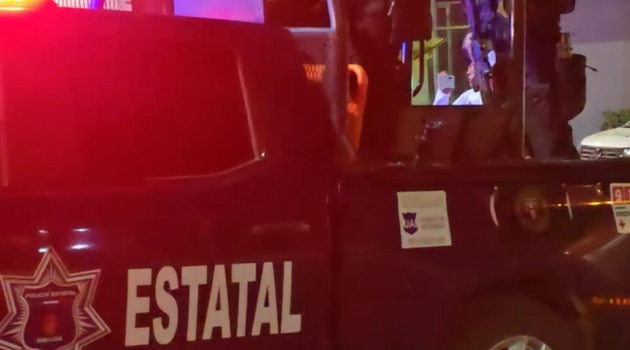 Enfrentamiento entre policías estatales y hombres armados