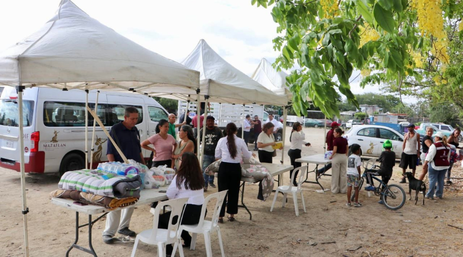 DIF Mazatlán entrega apoyos a familias afectadas por incendio
