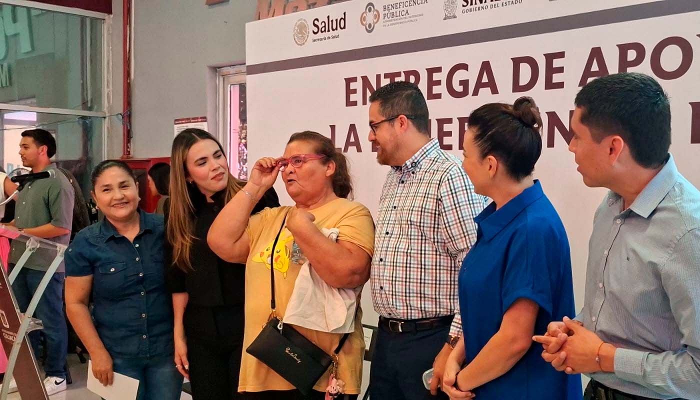 Entregan apoyos visuales en Culiacán