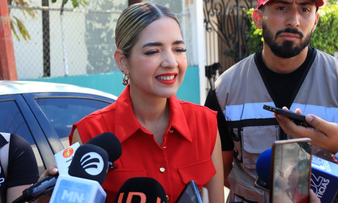 Estrella Palacios con medios de prensa