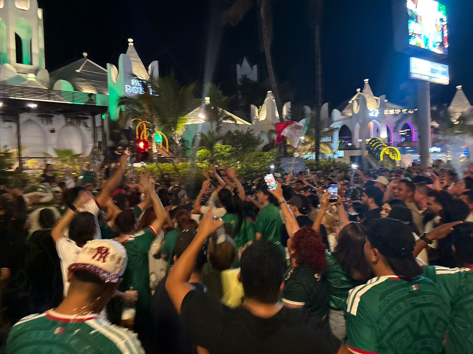Mazatlán enloquece tras el triunfo de México contra Ecuador