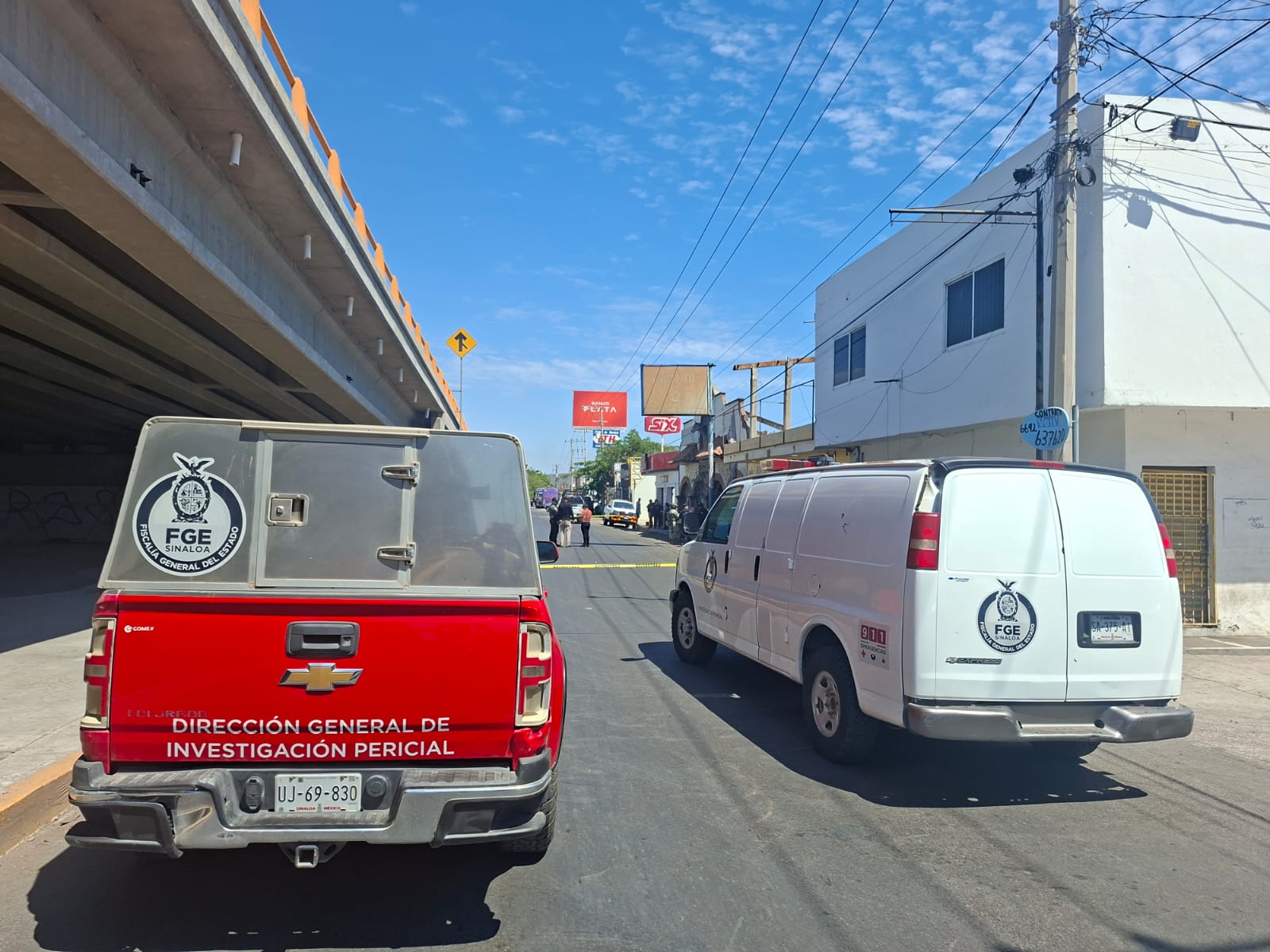Unidades periciales de la FGE en el lugar del hallazgo.