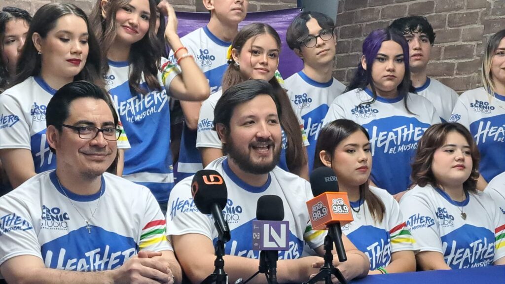 Martín Álvarez Valenzuela y Fernando Parra Sepúlveda, director escénico y productor de Heathers, respectivamente.