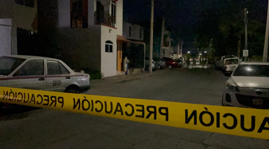 Sujetos armados agreden a una mujer a las afueras de su domicilio