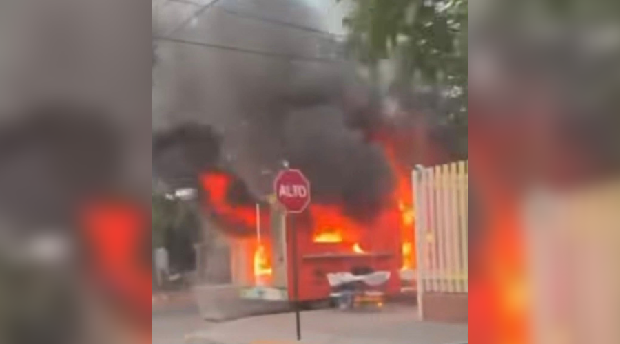 Incendio en emblemático negocio de hot dogs de Los Mochis
