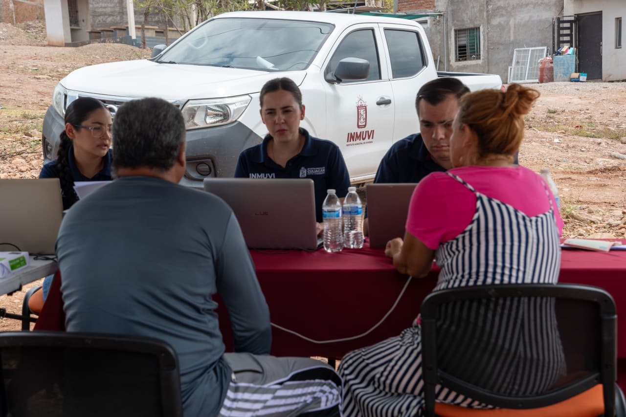 Brigada del Inmuvi en la colonia Bicentenario, Culiacán.