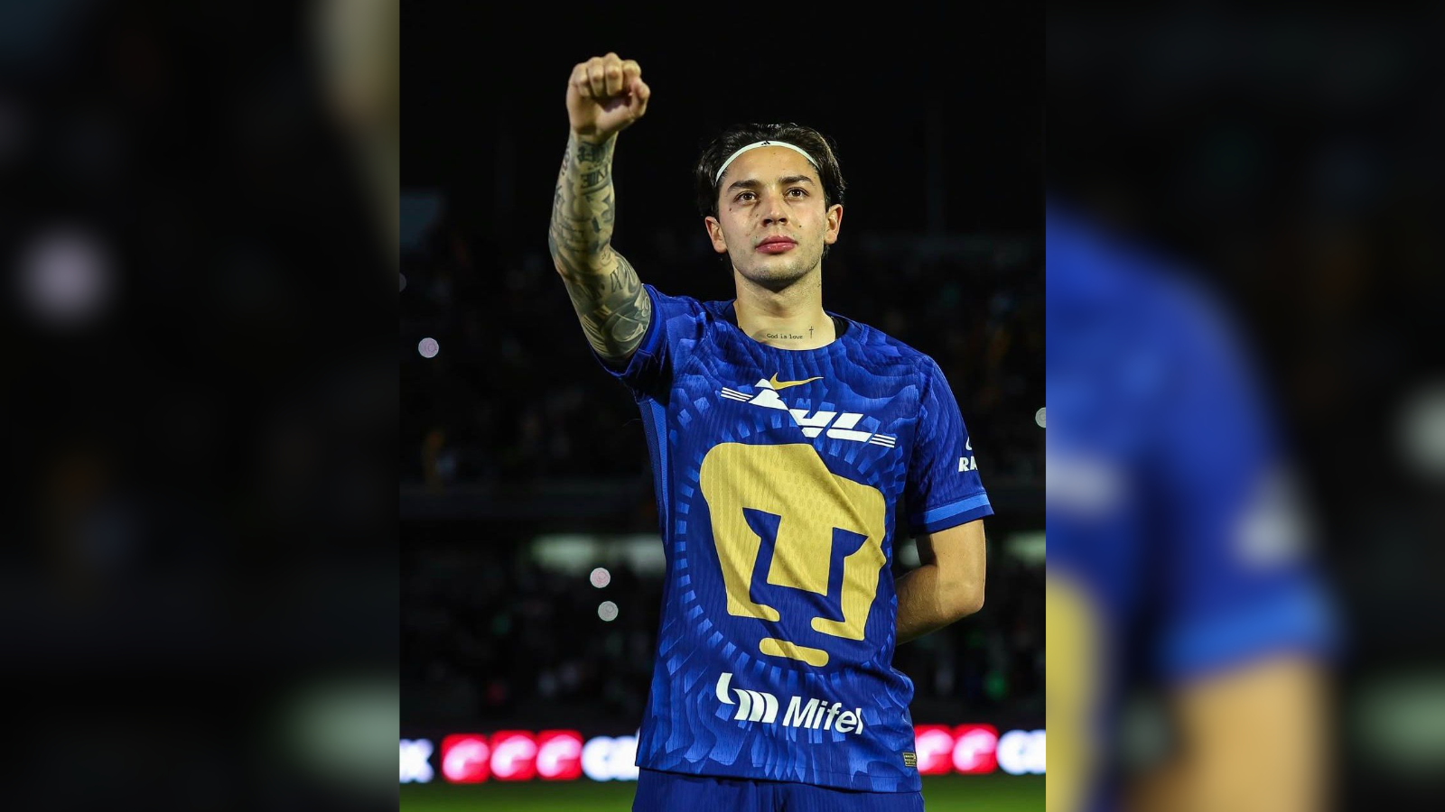 Futbolista profesional mexicano
