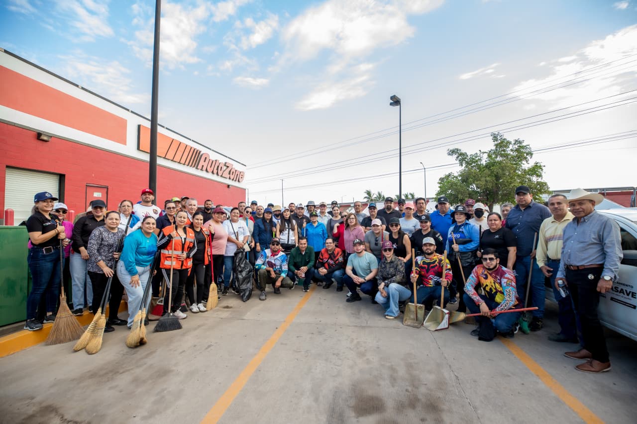Integrantes de la Jornada Intensiva de Limpieza en Guasave.