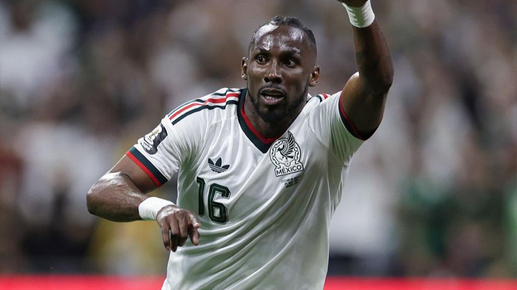 Julián Quiñónes, jugador de la selección mexicana.