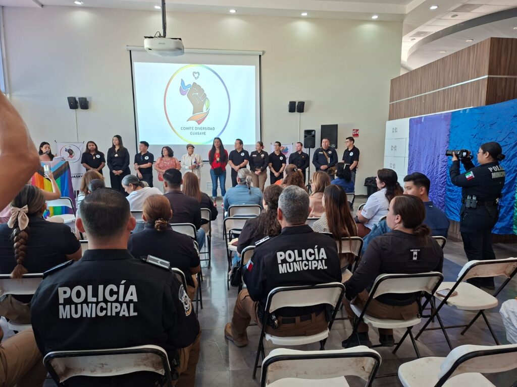 Capacitación con personal de seguridad y bandera LGBT