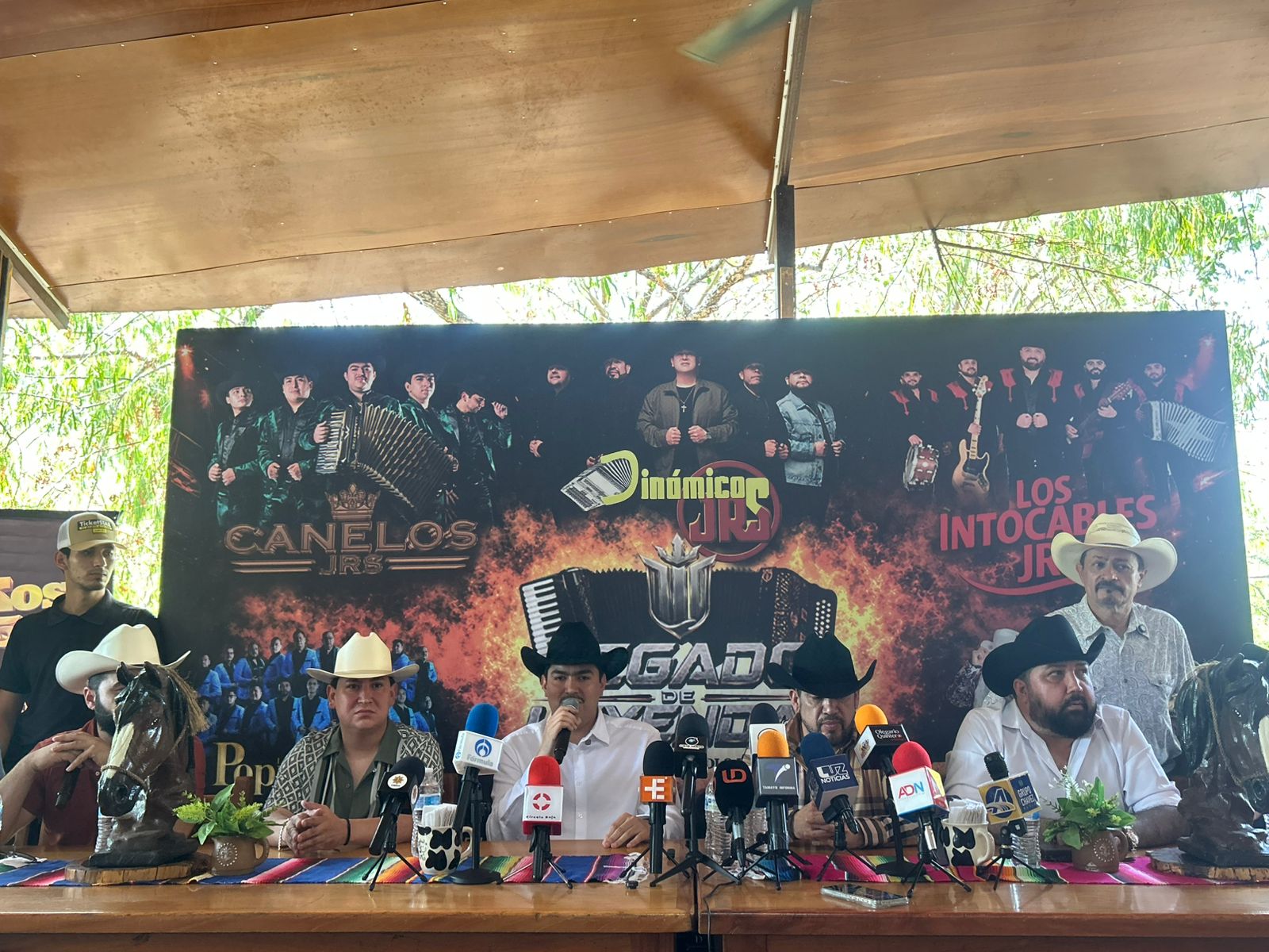 Conferencia de prensa para anunciar el evento Legado de Leyendas.