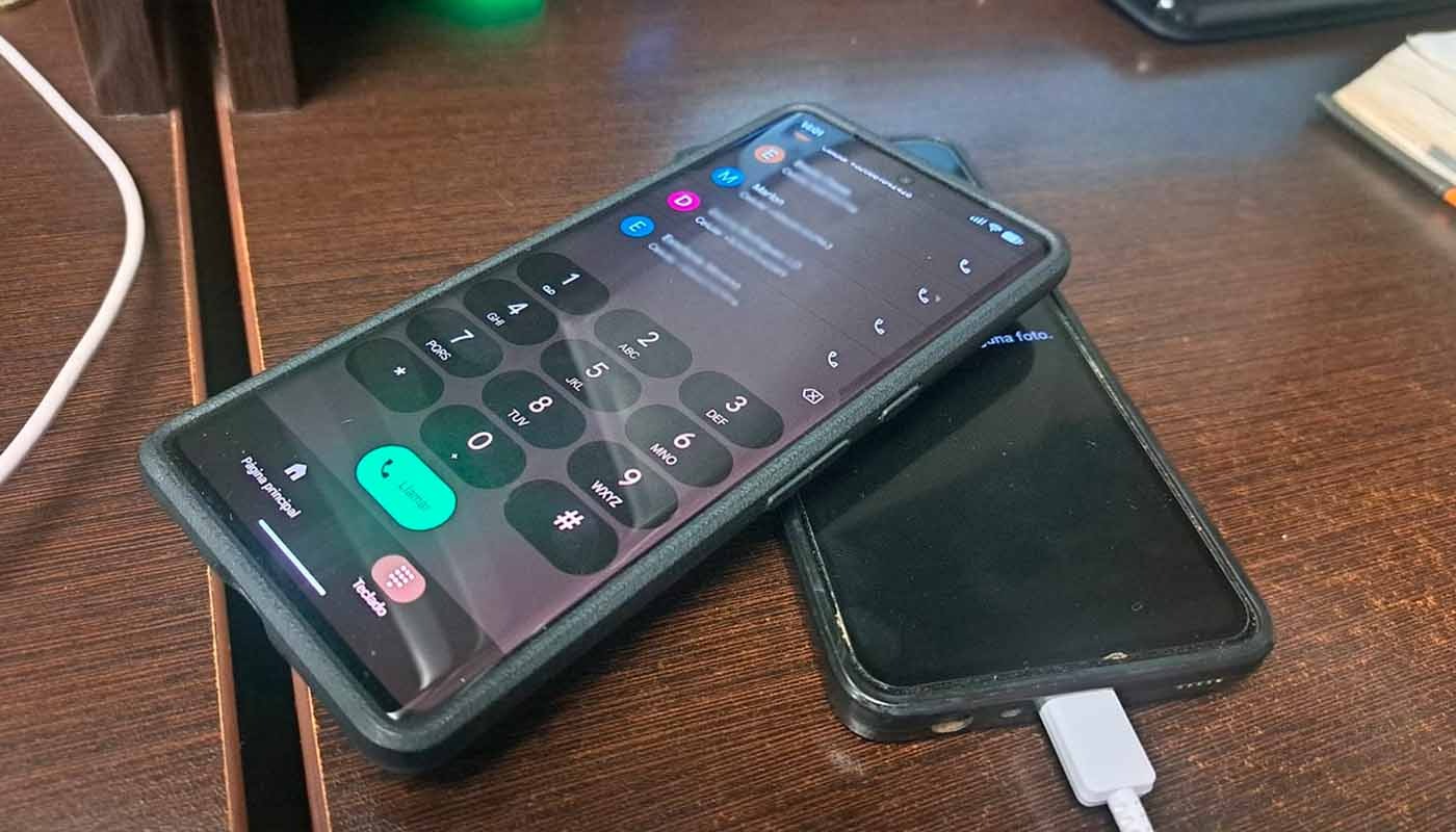 Dos celulares en aplicación de llamadas