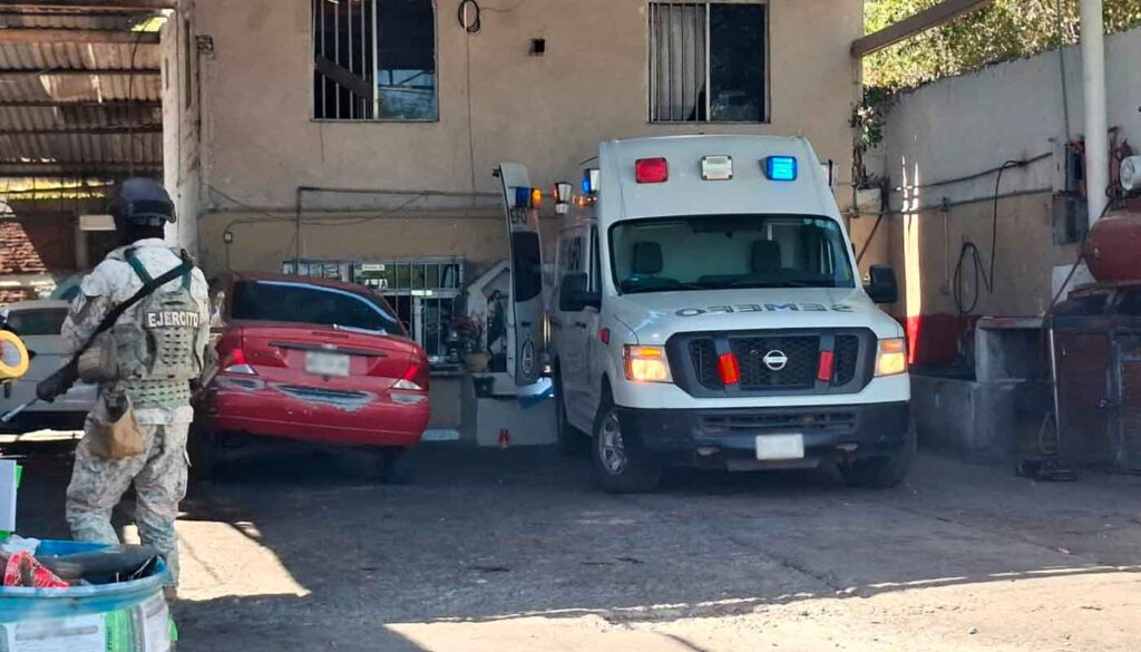Interior de llantera en Culiacán, donde se registró un ataque armado