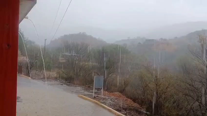 Primera lluvia de la temporada en la zona serrana de Badiraguato.