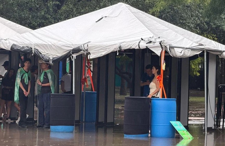 Fuertes lluvias obligan a suspender actividades en el FIFA Fan Fest de Monterrey