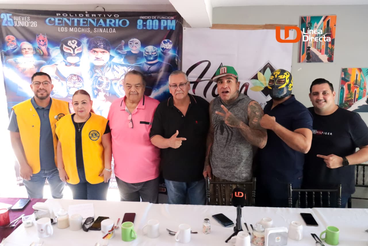 Rueda de prensa para anunciar el evento de lucha libre profesional en Los Mochis.