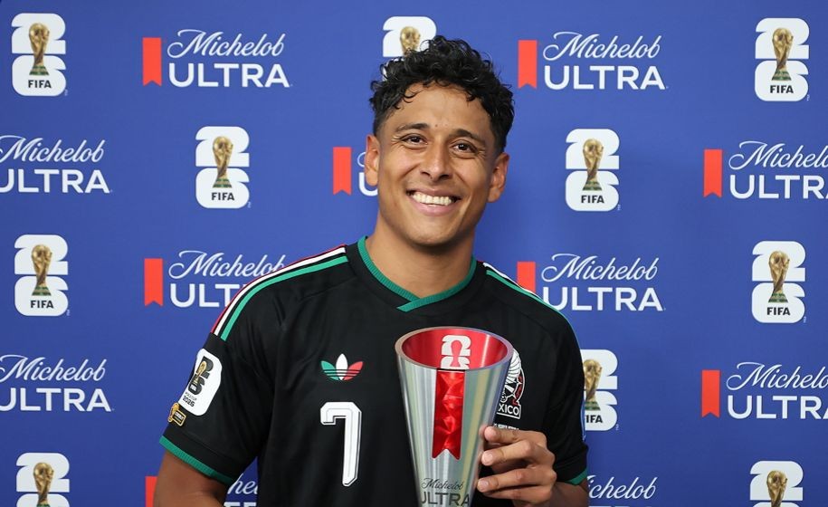 Luis Romo, mediocampista sinaloense.