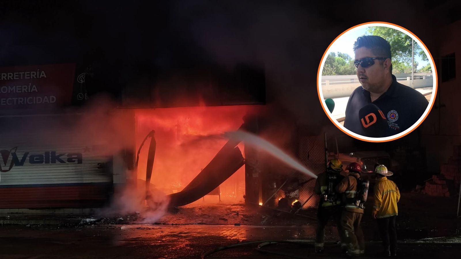 Bomberos con mangueras apagando un incendio en un establecimiento y en un círculo una persona con un micrófono