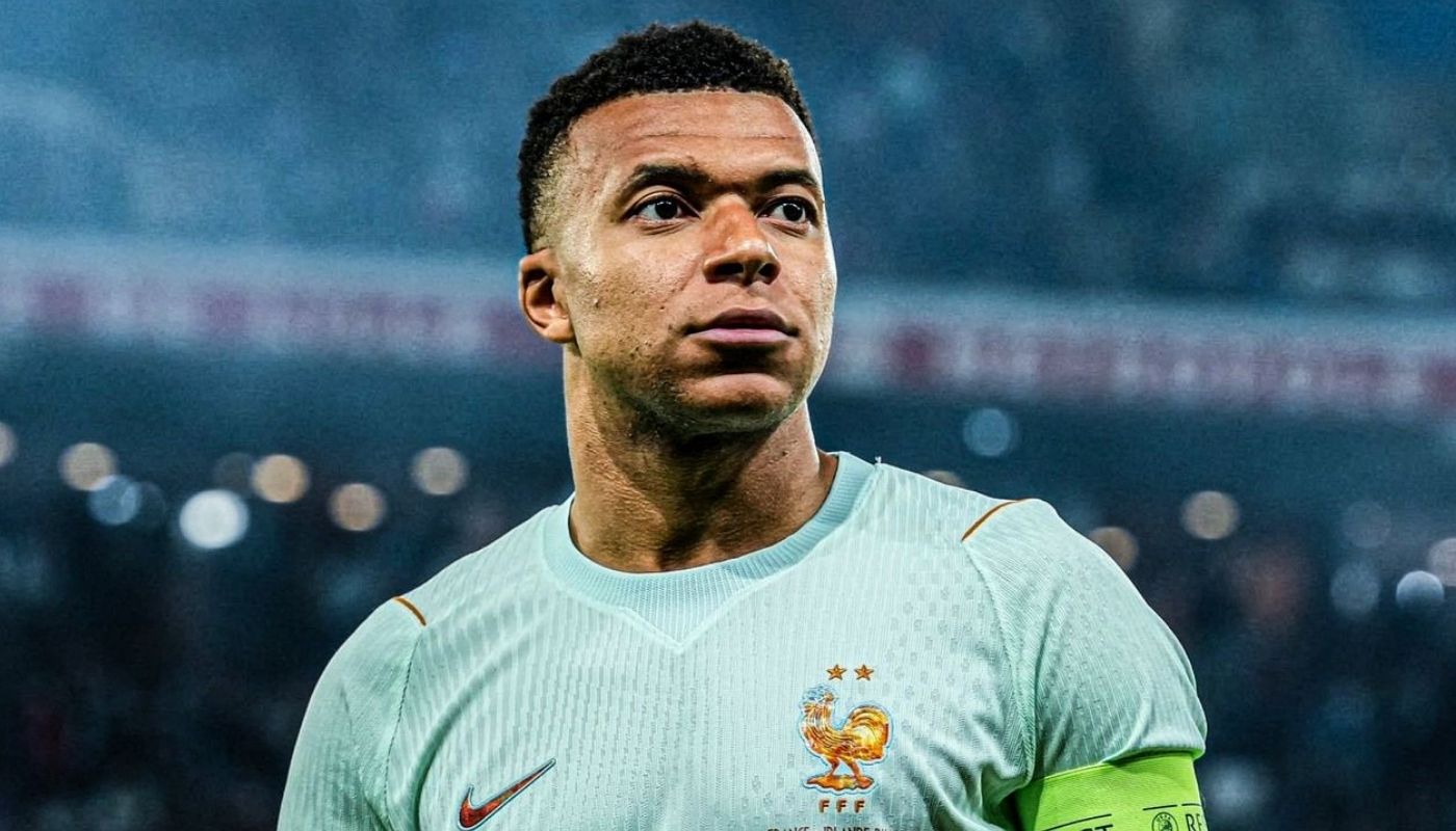 Kylian Mbappé con la jersey de Francia
