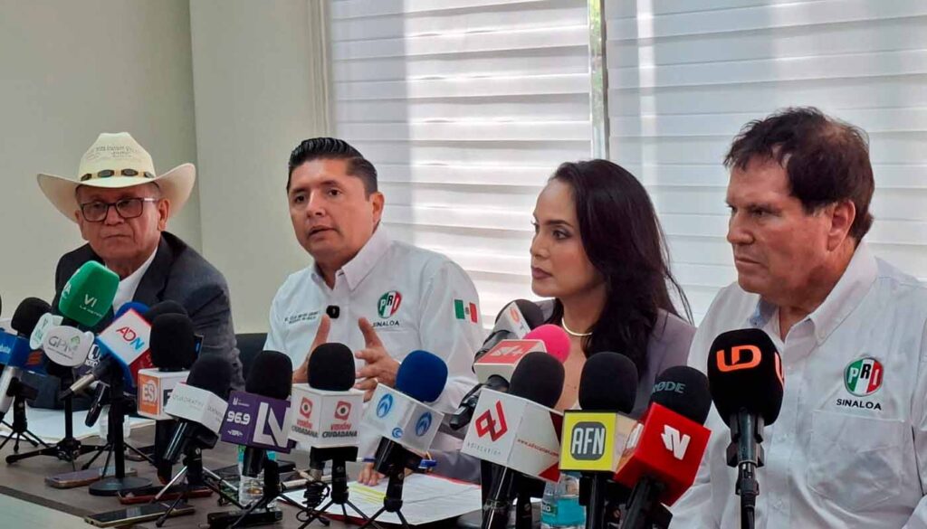 Miembros de PRI Sinaloa con medios de comunicación