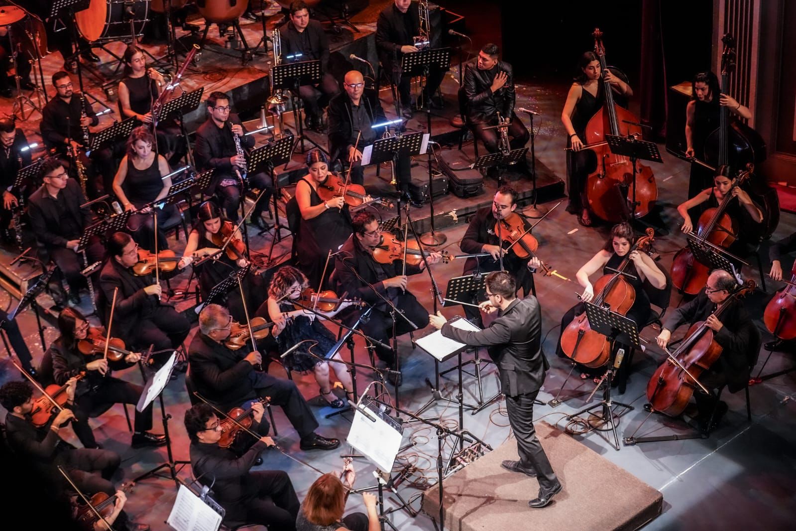Orquesta en vivo.