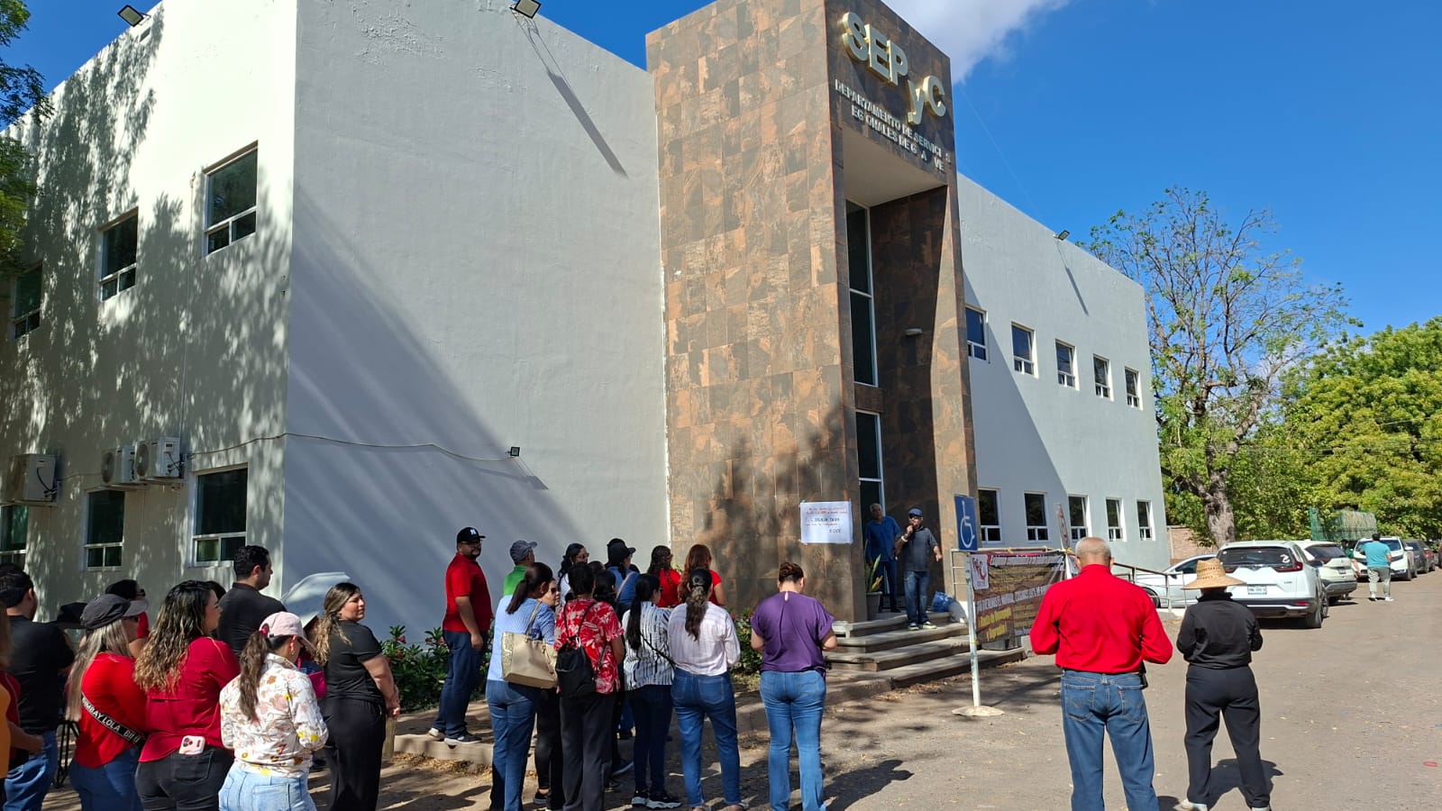 Ofrecimientos del gobierno a maestros son insuficientes; CNTE insiste en eliminar reforma a pensiones