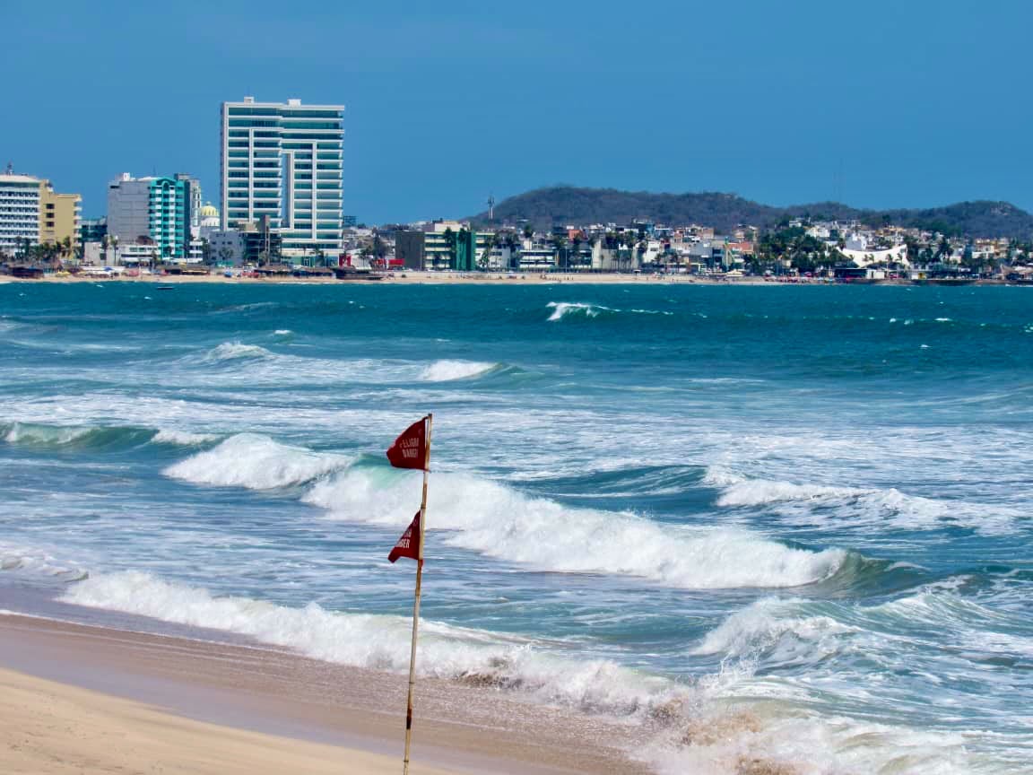 Oleaje playas de Mazatlán
