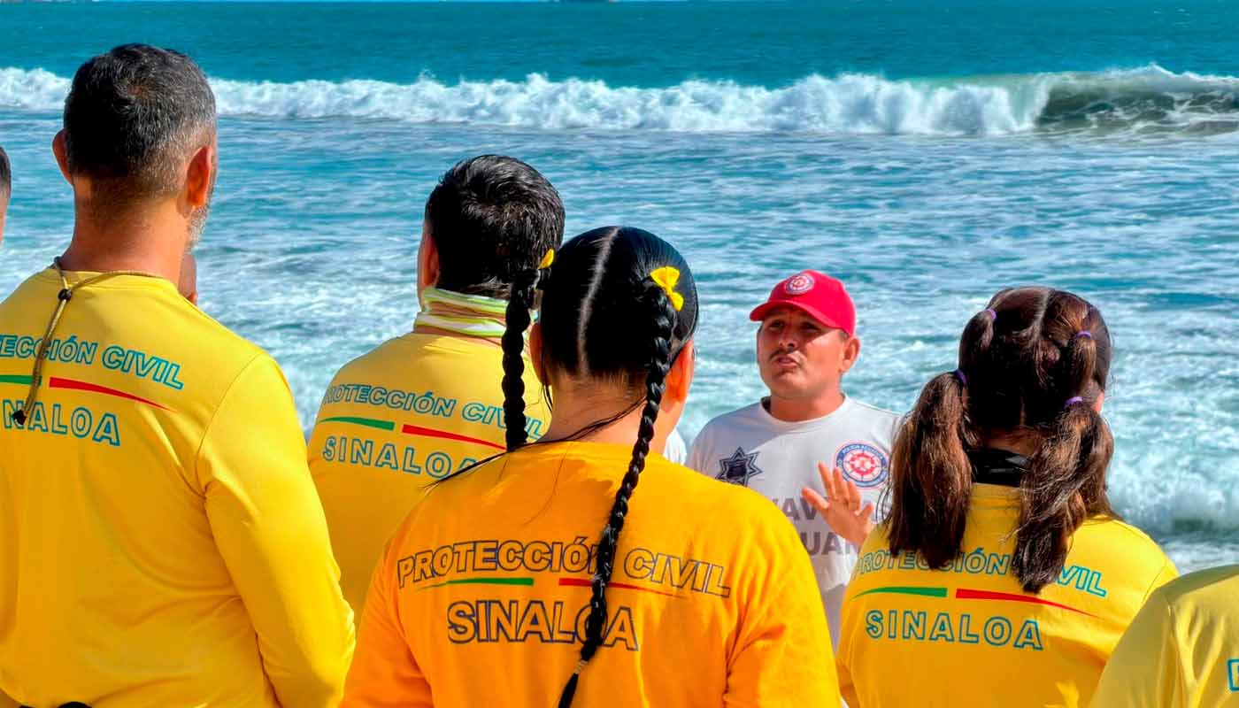 PC Sinaloa recibe capacitación para atender emergencias en playa