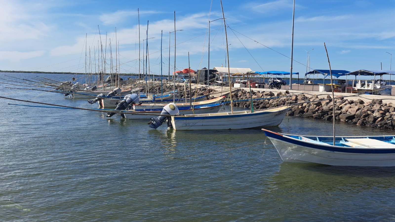Pangas de pesca en Navolato.