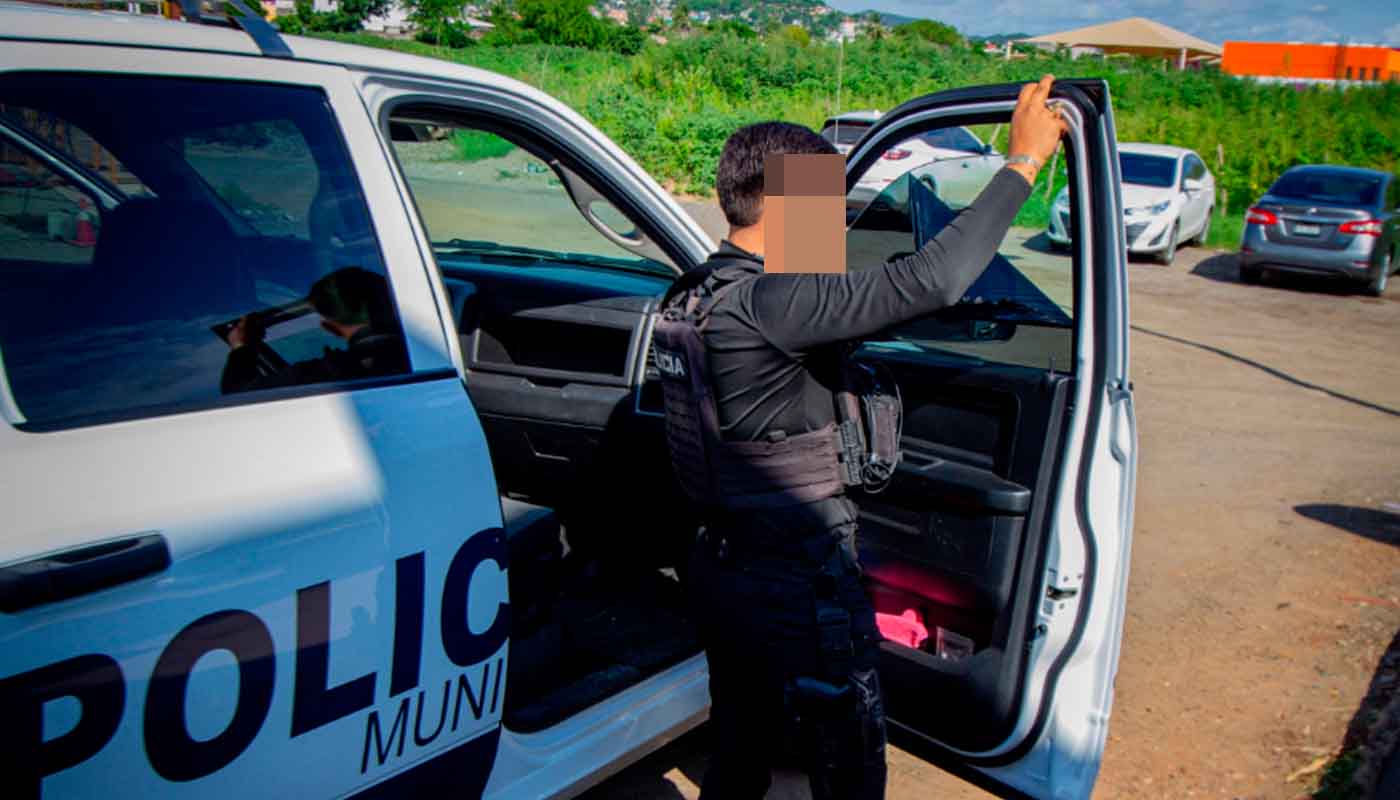 Unidad y elemento de la Policía Municipal de Mazatlán