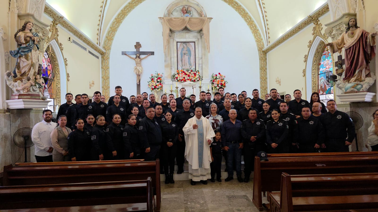 Policías de Salvador Alvarado en la misa realizada por su día.
