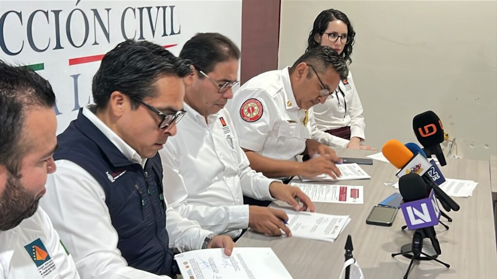Protección Civil firma convenio con Colegio de Gestión de Riesgos