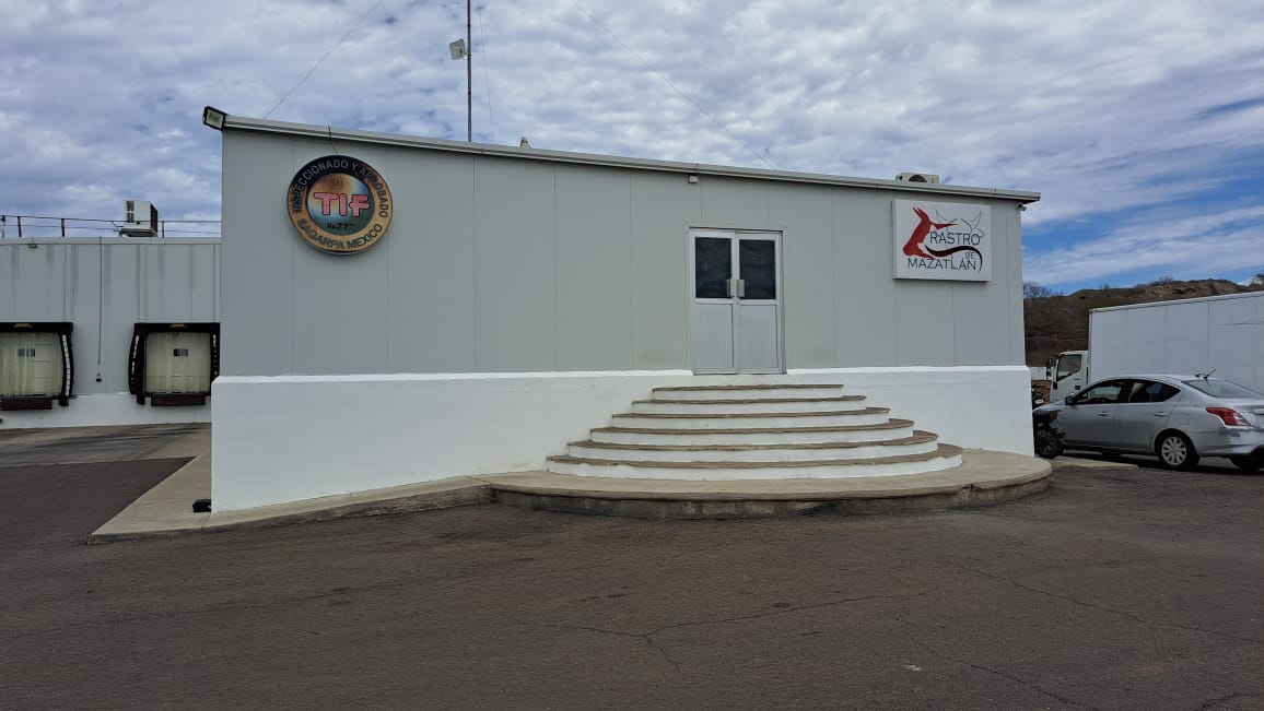 Fachada principal de El Rastro en Mazatlán