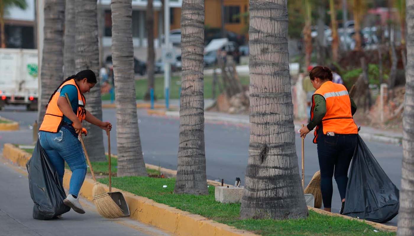 Realizan limpieza tras marcha LGBT en Mazatlán