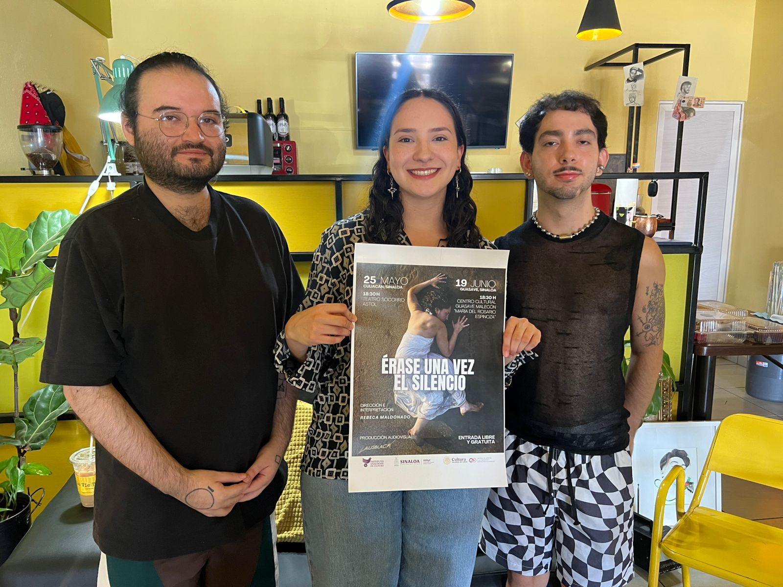 Rebeca Maldonado anunciando la presentación de su documental “Érase una Vez, El Silencio”.