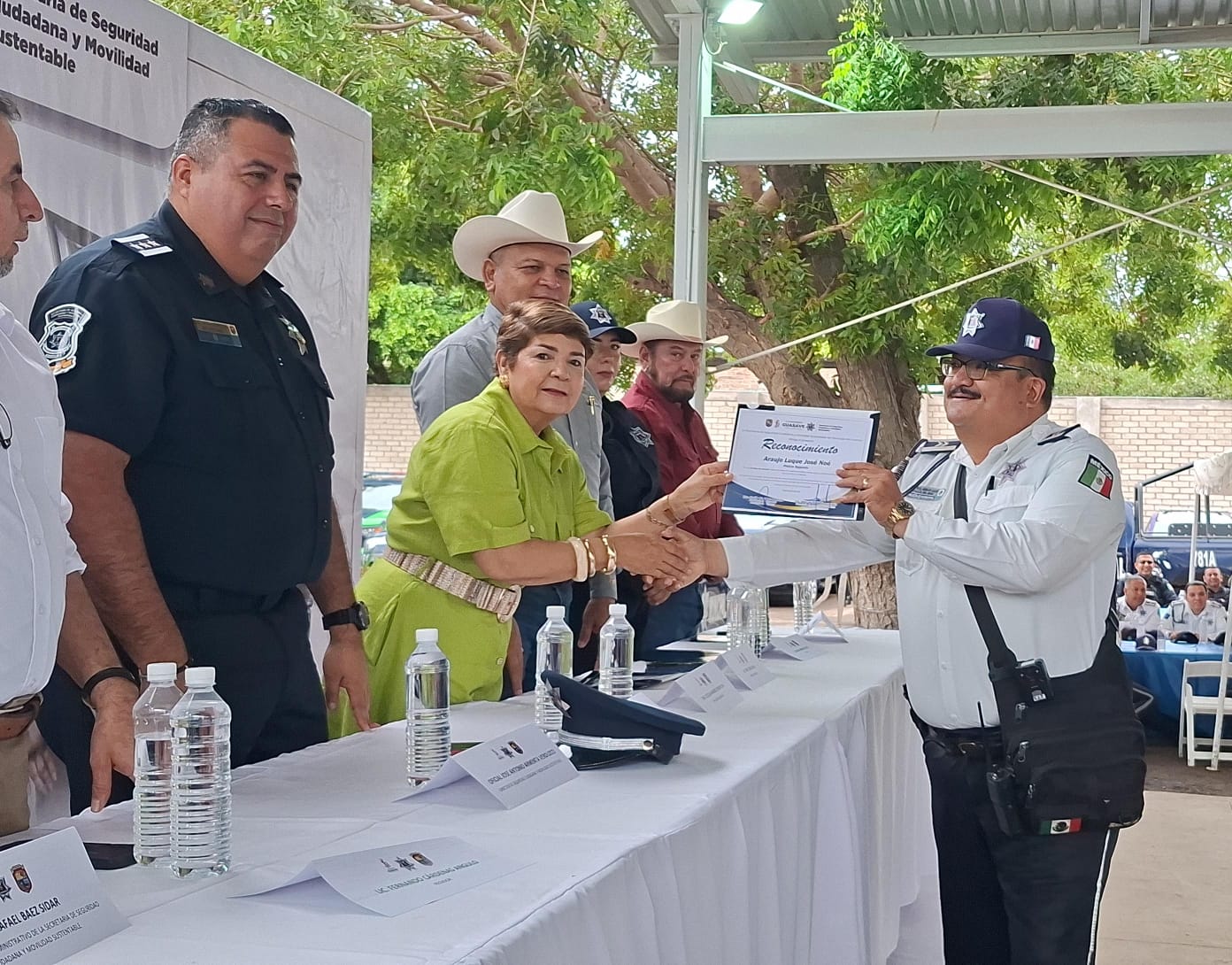 Reconocimiento a policías en Guasave