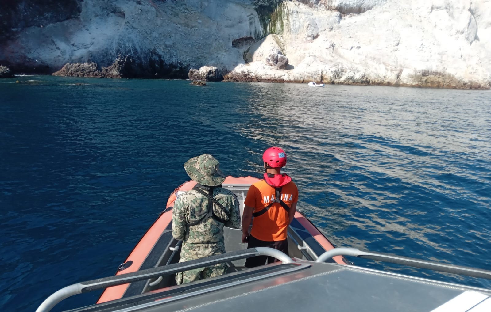 Gerardo Orduño cruza el Golfo de California en una embarcación de remo
