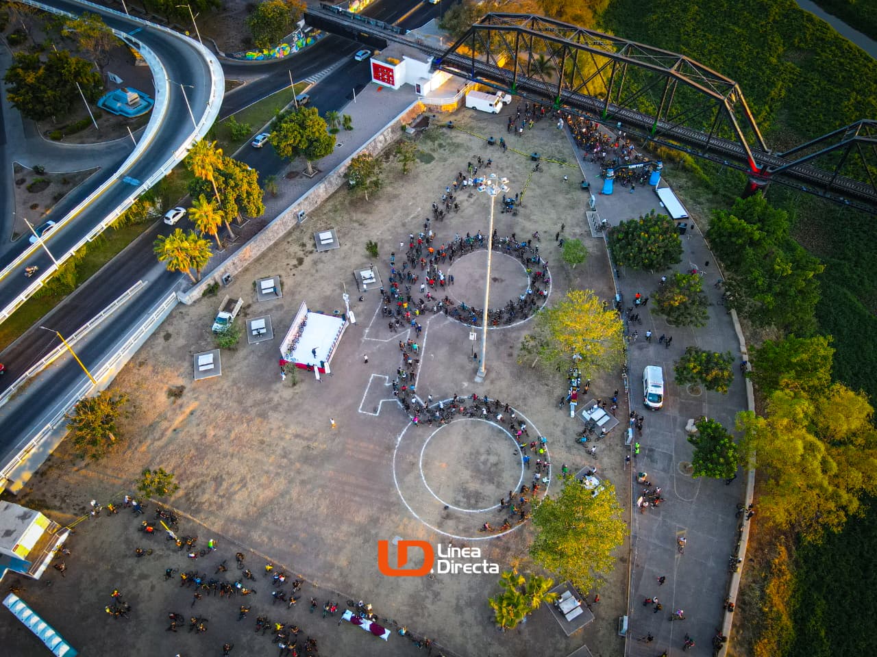 Vista aérea de la bicicleta humana formada por ciclistas en Culiacán