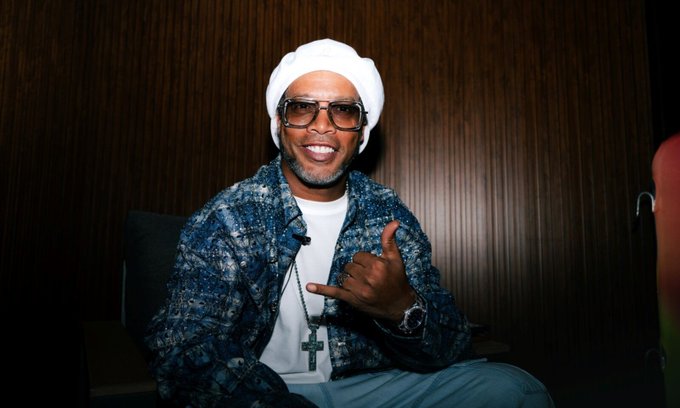 Ronaldinho hace su debut en la música con el álbum “Camisa 10”
