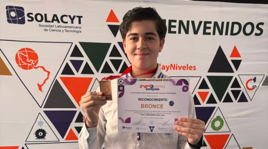 El estudiante Sebastián Calderón gana medalla de bronce en Infomatrix Iberoamérica