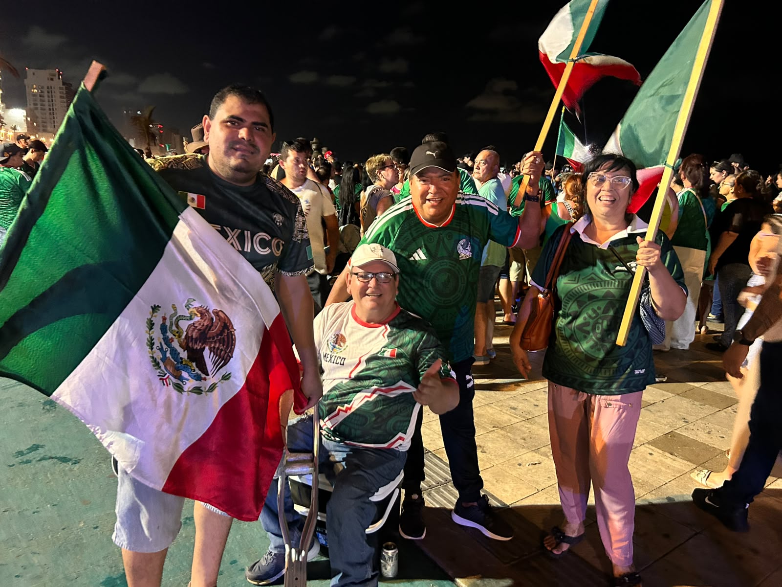 Se desborda la afición en Mazatlán tras triunfo de la selección mexicana